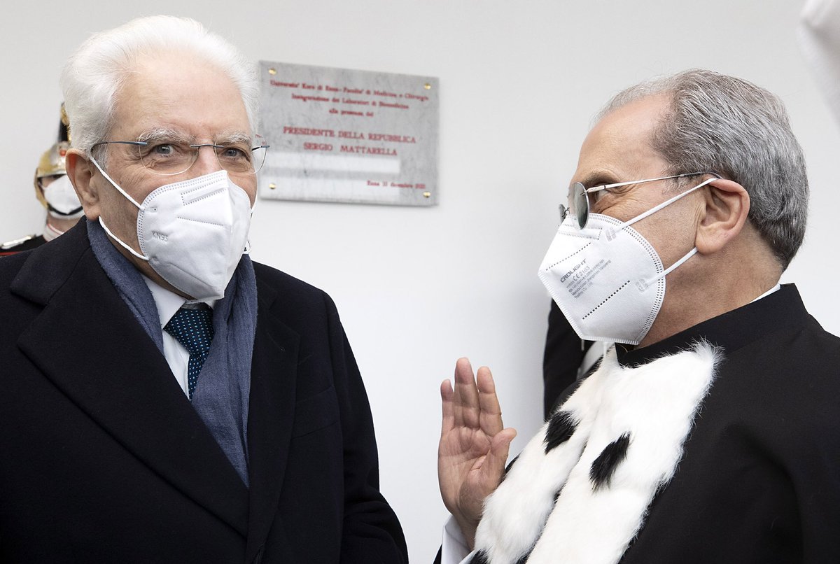 Quirinale's tweet photo. Il Presidente #Mattarella alla cerimonia di inaugurazione dell’anno accademico 2021-2022 dell’Università degli studi di #Enna “Kore” https://t.co/Gel1ksmXya