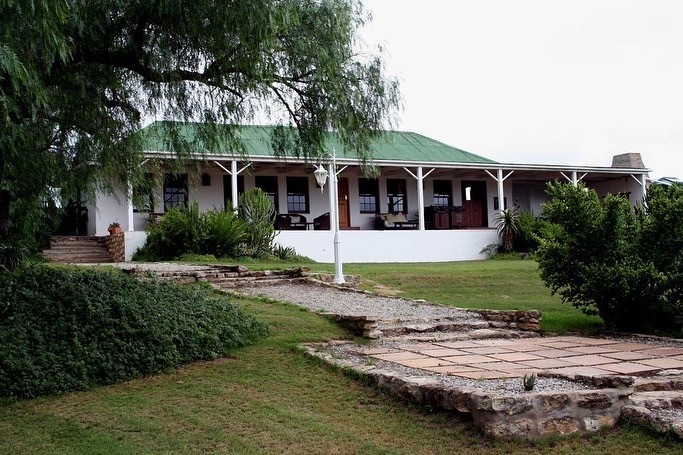 DrWillFowlds's tweet photo. When on a #VetsGoWild course our students call @Leeuwenbosch home. Situated within the @amakhala reserve it's not a bad spot to relax after a busy day out in the field 🦏
https://t.co/7jcLU8C3zo
#VetCourse #WildlifeVet https://t.co/Dlqh5vwpWn