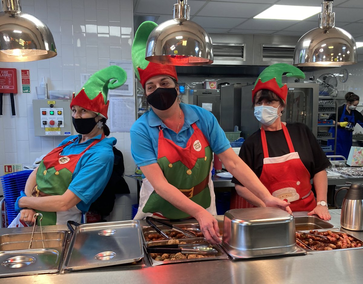 STAHSPrep's tweet photo. Christmas lunch is in full swing ! #yummy https://t.co/J7tyG23gDM