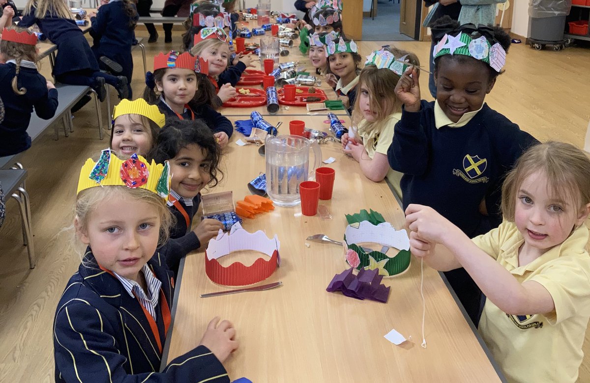 STAHSPrep's tweet photo. Christmas lunch is in full swing ! #yummy https://t.co/J7tyG23gDM