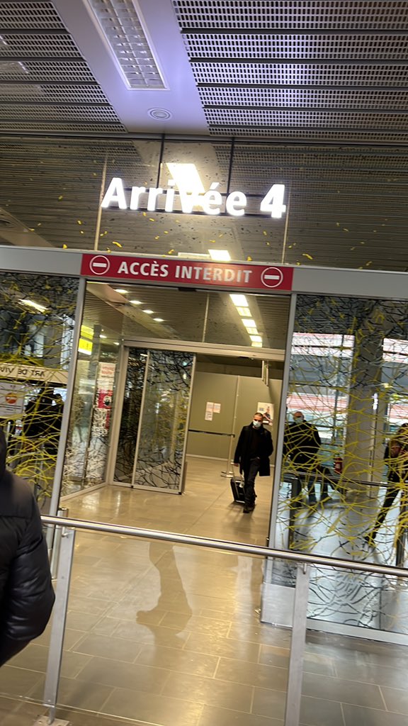 🇫🇷: barev vonces? 
🇪🇸: barev vonces? 
🇦🇲: qel shushut helnenq stexic qani douan@ chi eke 
#🚬