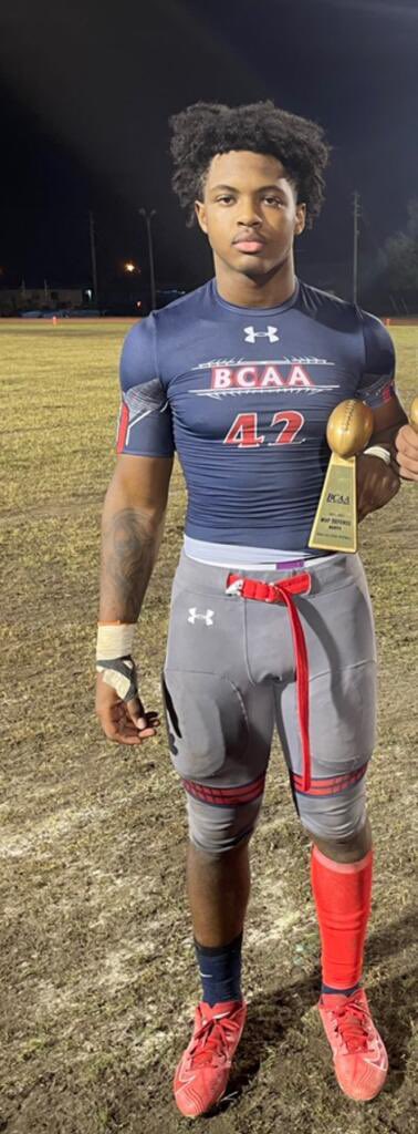 YOUR OWN MONARCH KNIGHT @iam_lw55 WAS NAMED DEFENSIVE MVP OF THE BCAA NORTH VS SOUTH GAME🔥🔥🔥congratulations Logan you made us all proud at the castle 🏰 ⚔️@Coach_Davis3 @BIGBERTO70 @russswain100 @BCAA_Sports @larryblustein @TheCribSouthFLA @Jneer