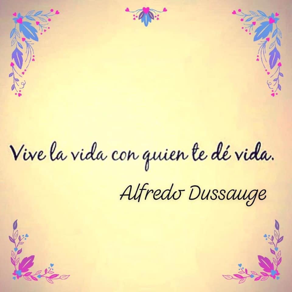 AlfredoDussauge's tweet photo. “Vive la vida con quien te dé vida.” #TeQuiero #Dios #UsaCubrebocas #FelizViernes https://t.co/LYAbsUm2pp