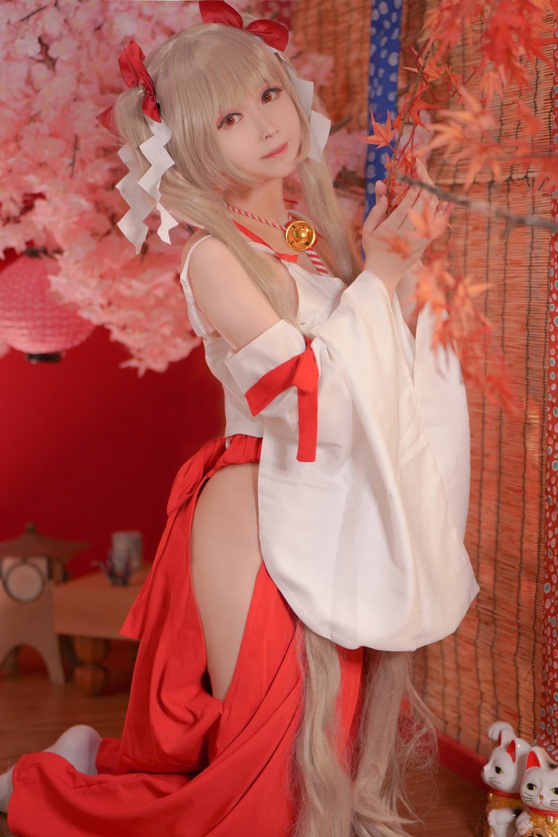 zoe6734's tweet photo. 今天為了指揮官穿上了巫女服~

適合人家嗎?

#碧藍航線 #可畏  #AzurLane #アズールレーン #空母 #巫女 
-----------------
<碧藍航線>
可畏/  夜醬-よるちゃん TW Cosplayer
Photographer／ 熊貓 Panda - Photography
<IG> @night_moom80116
<twitter> @zoe6734 https://t.co/4SHRJIxGIy