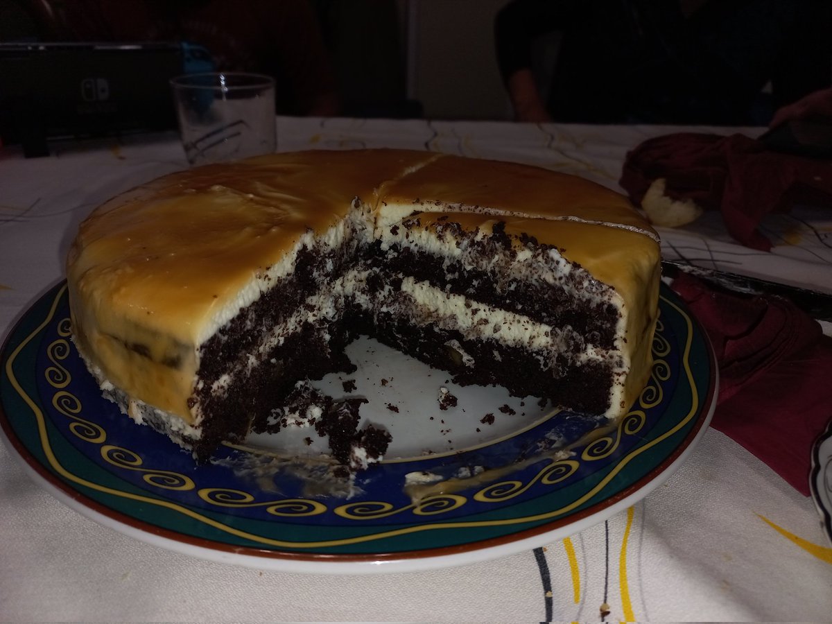DavidTorrubia's tweet photo. Tarta de brownie con crema mascarpone y toffee,@SuperPilopi ,espectacular https://t.co/M2Kg7z8TWX