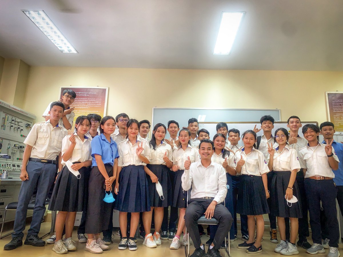 ChakriyaTech's tweet image. The Ending of Year 1 ❤️🥰===©®™
#ElectronicEngineering
#សមមិត្ត
#CRT ❤️