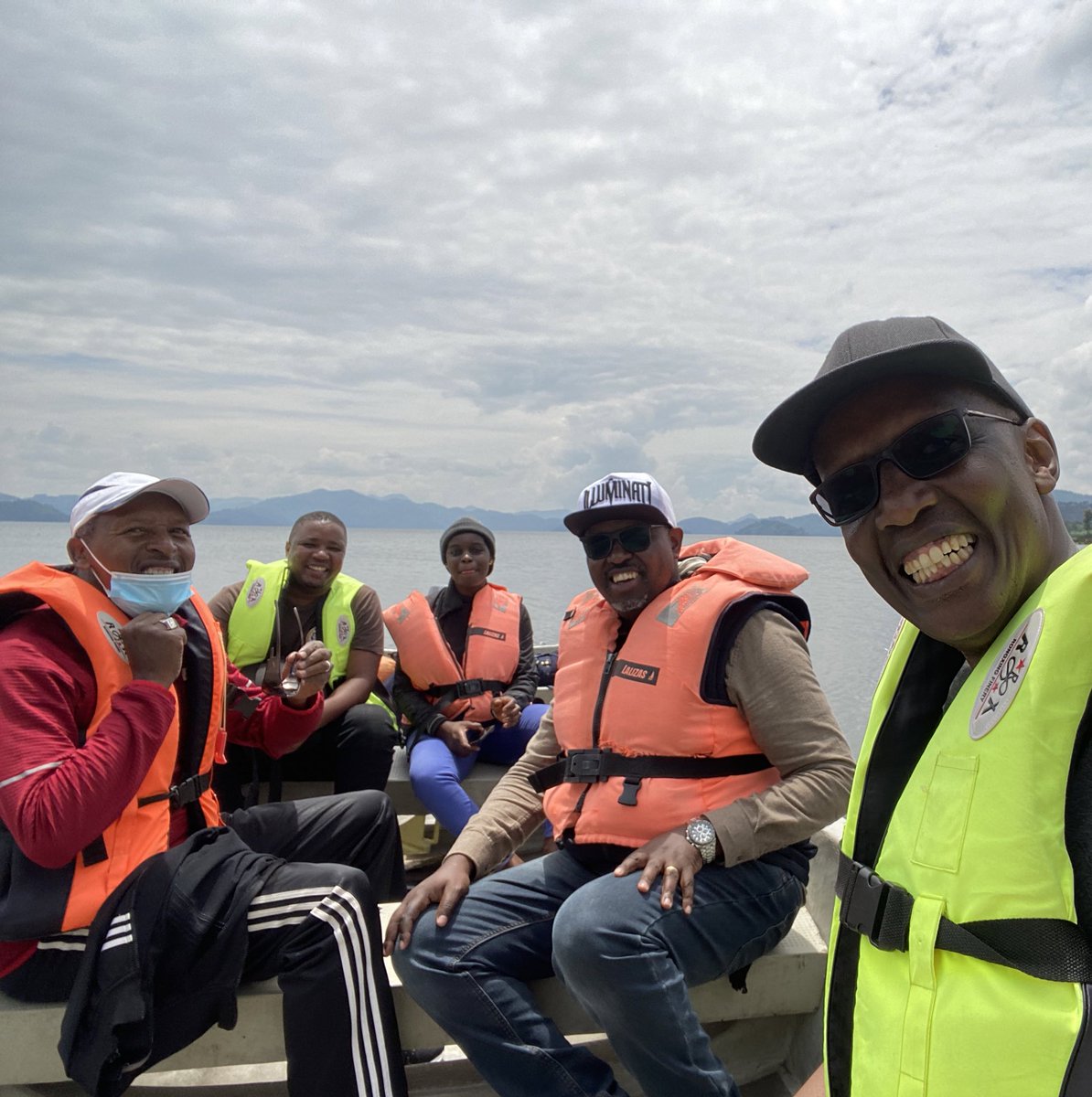 Kayihuraroger's tweet photo. #VisitRwanda If you haven’t taken a boat ride on Lake Burera, plan to do so this holiday season. You will buy me a drink later😜@RDBrwanda @TheRWOTDaily @rwandatourism1 @MutijimaBosco @Rwabidadi https://t.co/13iCddaSsZ