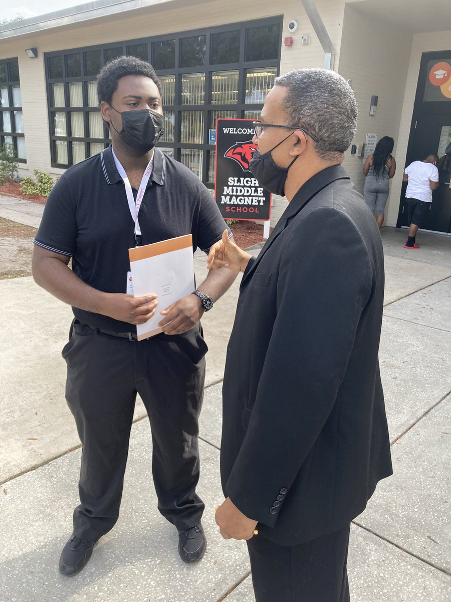 KevinRtampa's tweet image. Dr. Frederick @BrainExpansions, Sligh MS Lead Teacher Mr.Brand &amp;amp; B.E.S.T. program mgr discuss future medical workshops, events &amp;amp; activities at Sligh. @Dunbar_Magnet @TBASlighMiddle @TBTechHS students prepare for medical careers on a guided pathway! @TransformHCPS @margoasnipe
