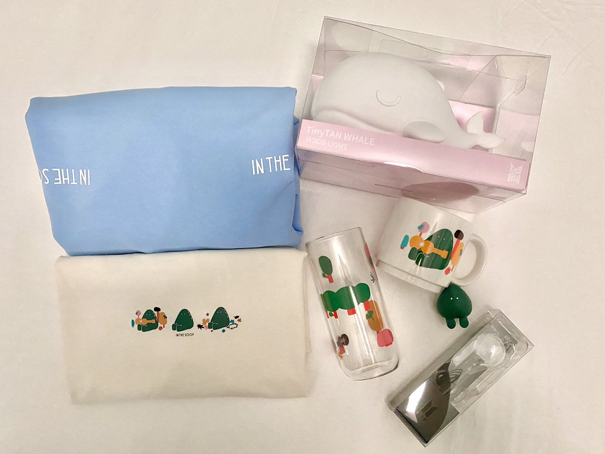 wordsandfaces_'s tweet photo. Thank you, besties! ✨ Happy early Christmas to me I guess 😅🤗 @kwave_chingu 💜 https://t.co/ImV4Mxc4OB