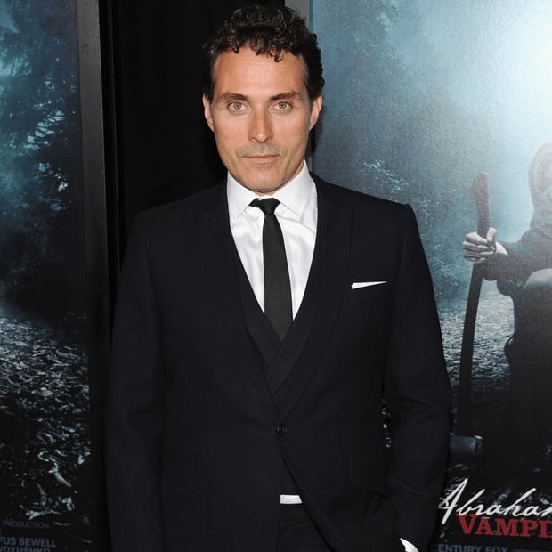 FansiteRS's tweet photo. We are on to our day 10 of our Christmas advent... Also happy Friday peeps two weeks today is yep Christmas Eve 🥳 🎄☃️🎅 #RufusSewell #rufussewell #fridaypost #fridaypic #xmasadvent #christmasadvent #twoweekstoday #HighCastle https://t.co/XesuzZ09F9