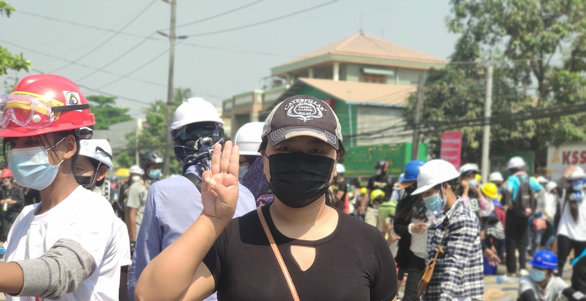 SuiKim14's tweet photo. @Reaproy Our cities,our rules. 
Our silence will be deafening.
(Old photo from the protest days)
#SilentStrikeMyanmar 
#Dec10Coup
#HumanRightsDay2021 
#BlackCampaign 
#WhatsHappeningInMyanmar https://t.co/LJ5wPe1gzB