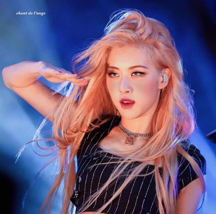 chambaeee's tweet photo. I vote #MAMAVOTE #rosé https://t.co/sHSCrPxvEU