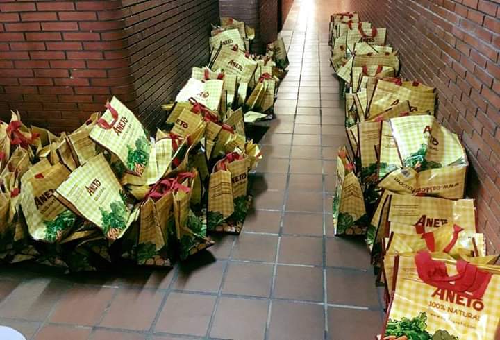 RunningHumanes's tweet photo. ¡Este año la bolsa del corredor de la San Silvestre de Humanes va a tener un sabor muy dulce!

Monodosis de mermelada de @jumeljam como ya tuvimos en la última edición.

Magdalenas de Dulces Laly que es una empresa humanense de repostería tradicional y artesanal https://t.co/wio692hMXR