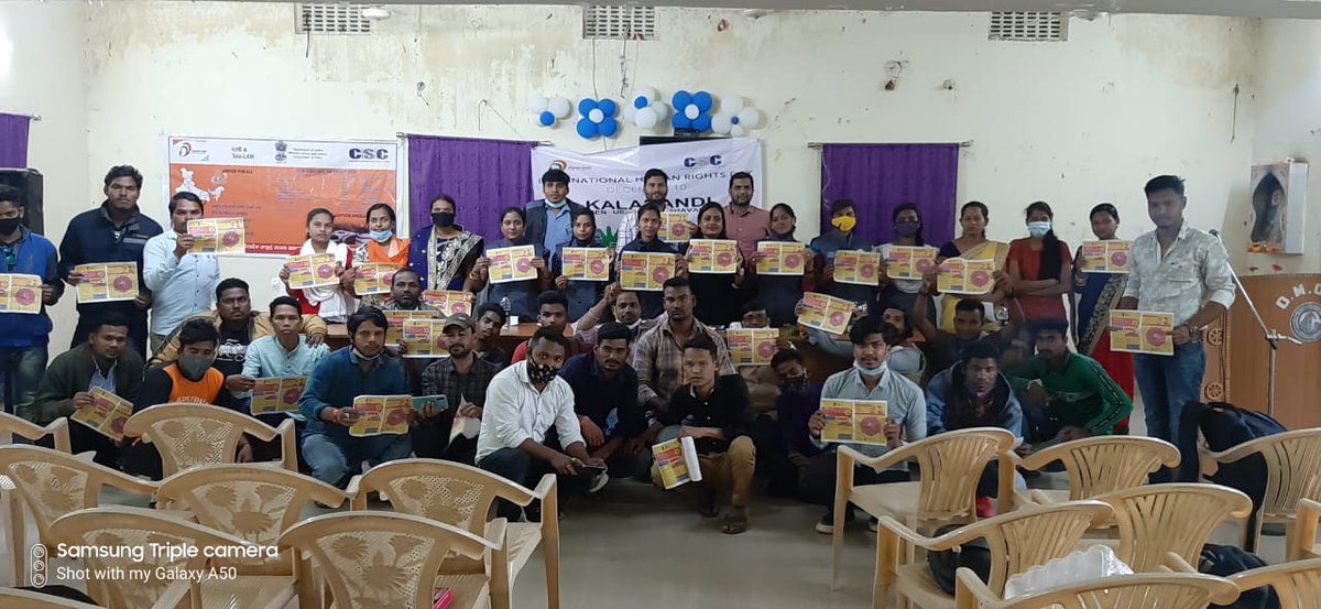 SwornaprabhaSi1's tweet photo. Celebration of Human Rights Day in presence of DLSA n Sr.Judge,Sri Sitikant Pradhan along with VLEs,PLVs n common Citizen at Amla Bhawan,Kalahndi.DLSA urged people to avail Free Legal Service through CSCs..
@l_Smrity @dintya15 @OdishaSpv @CSCegov_ https://t.co/BN9clHYiv6