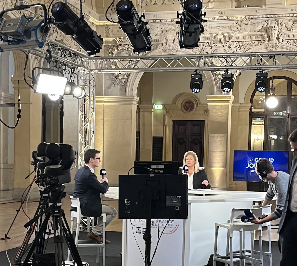 GregCarlinPro's tweet photo. "On peut faire aussi bien que la Silicon Valley depuis la France" - @BFMBusiness a reçu hier @Elie Mélois à la @CCILYONMETROPOLE 👇 https://t.co/DBaAa9DDTA https://t.co/sLgG7ULiVz