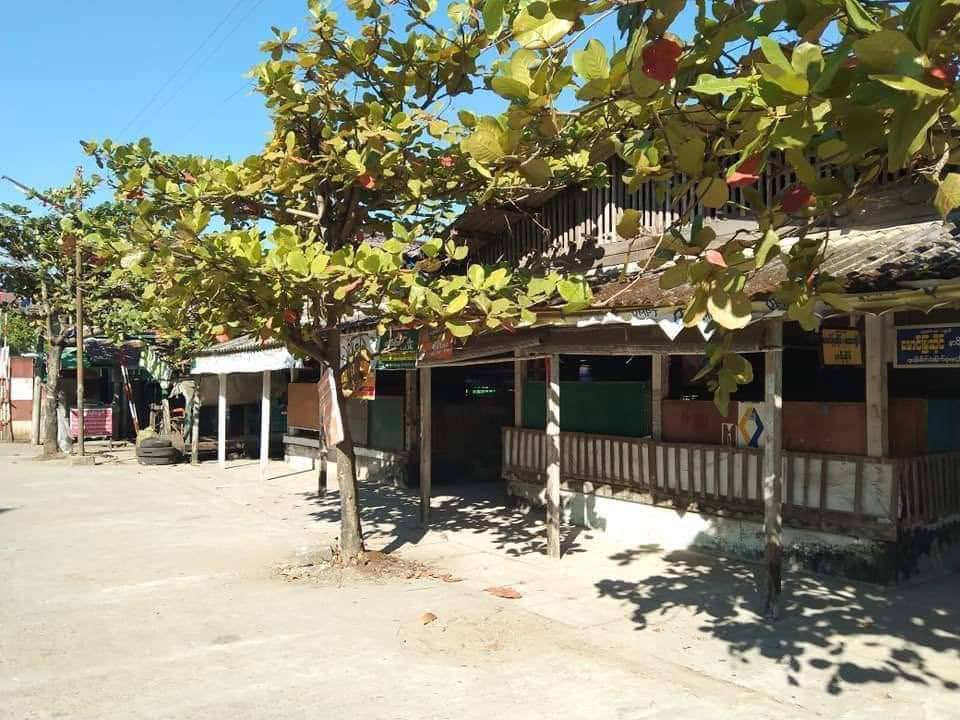 seriouslyaoony's tweet photo. Shops are closed, roads are deserted, &amp; the entire AyeYarWaddy division is silent. Almost the entire town is taking part. May quiet allow the world to hear our most heartfelt cries. #SilentStrike #OurCityOurRules #Dec10Coup  #WhatsHappeningInMyanmar https://t.co/z6yXeIGSfr