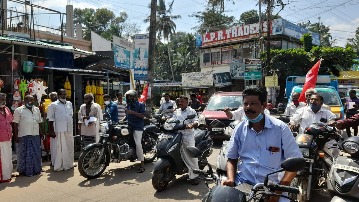 tncpim's tweet photo. பெட்ரோல், டீசல், சமையல் எரிவாயு விலை உயர்வை குறைக்க வலியுறுத்தி #CITU தலைமையில் #சர்க்காரைஎதிர்த்துசக்கரத்தைநிறுத்து 10 நிமிட வாகன நிறுத்தப் போராட்டம் கன்னியாகுமரி மாவட்டம்.#PetrolDieselPriceHike #StopVehicles https://t.co/sG6iTYJdno