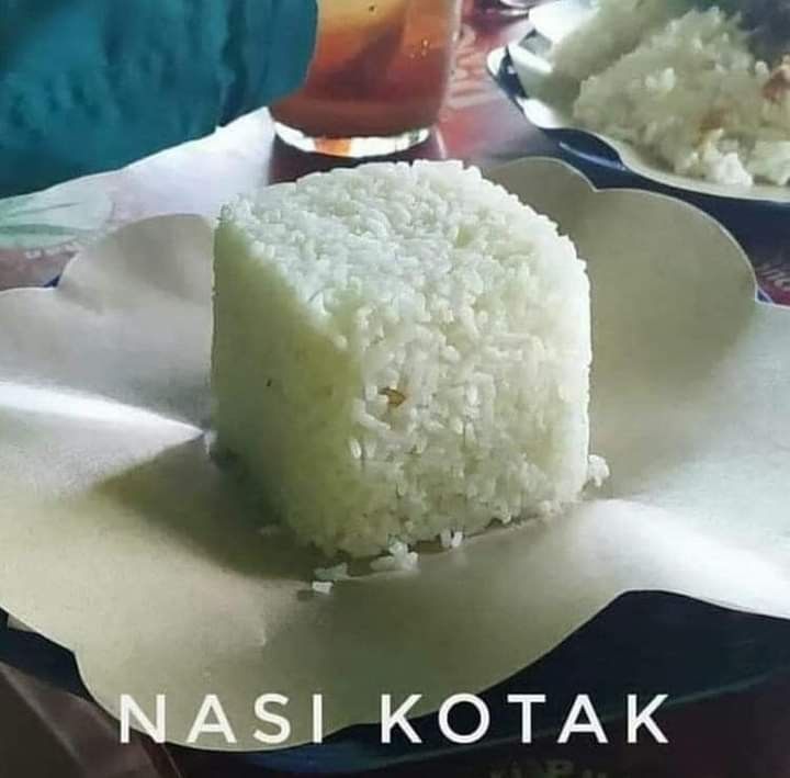 __dionm's tweet photo. @MoeloekRenatta Sep, barangkali mau pesen nasi, saya sedia nasi kubus 🥰 https://t.co/xLb0UjsfLc