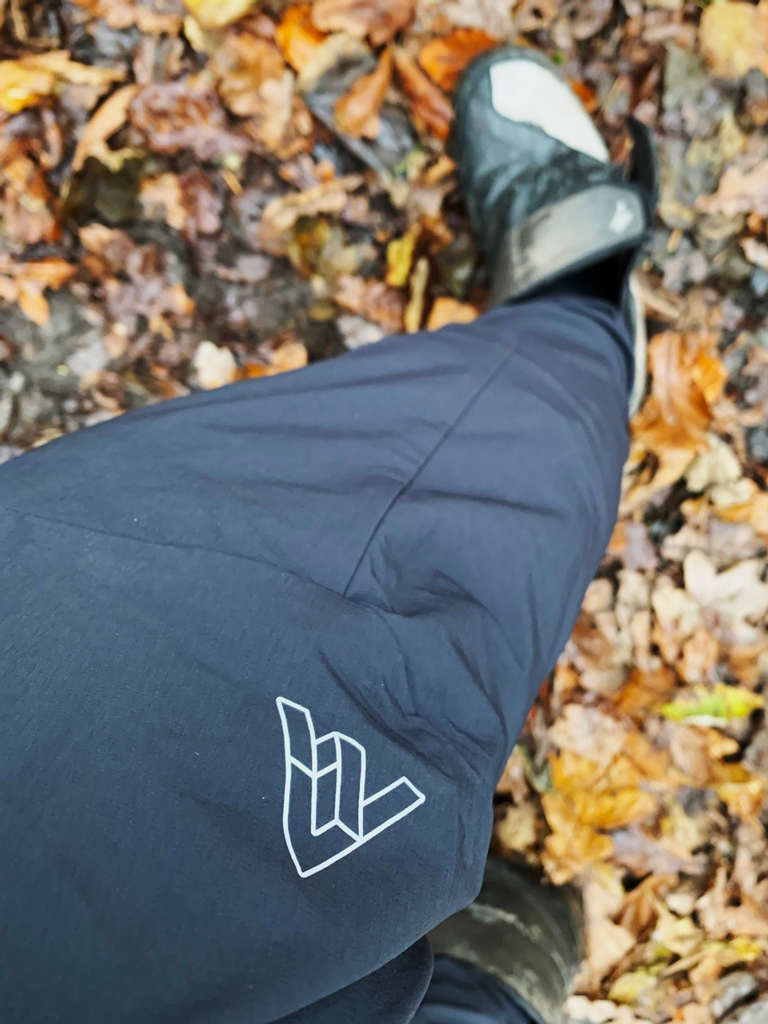 In the big soggy winter test are these DWR coated ‘Glidepath Pants’ from 7mesh, @cadence_Images has been putting the DWR coated tapered trousers through the local soggy trails.

#ADVNTR #gravel #bikepacking #mtb #thebigwintertest #waterproof #dwr #7mesh #gearreview