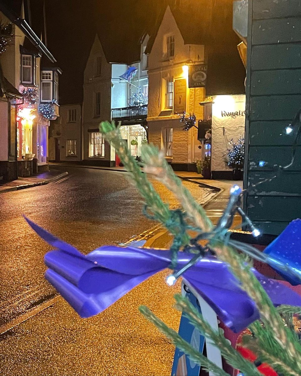 Late night shopping in Porlock Sat 11th Dec , Brass bands, choirs and shops open untill 8pm and the high street is looking magical adorned with Xmas lights #Porlock #Porlockhighstreet  #exmoor #shoplocal #visitexmoor #discoverporlock