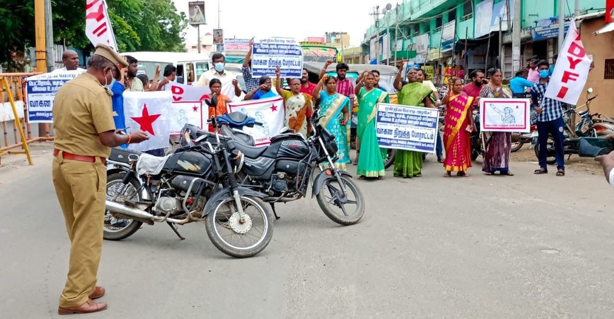 tncpim's tweet photo. பெட்ரோல், டீசல், சமையல் எரிவாயு விலை உயர்வை குறைக்க வலியுறுத்தி #CITU தலைமையில் #சர்க்காரைஎதிர்த்துசக்கரத்தைநிறுத்து 10 நிமிட வாகன நிறுத்தப் போராட்டம் திண்டுக்கல். #PetrolDieselPriceHike #StopVehicles https://t.co/JBMnojabpT