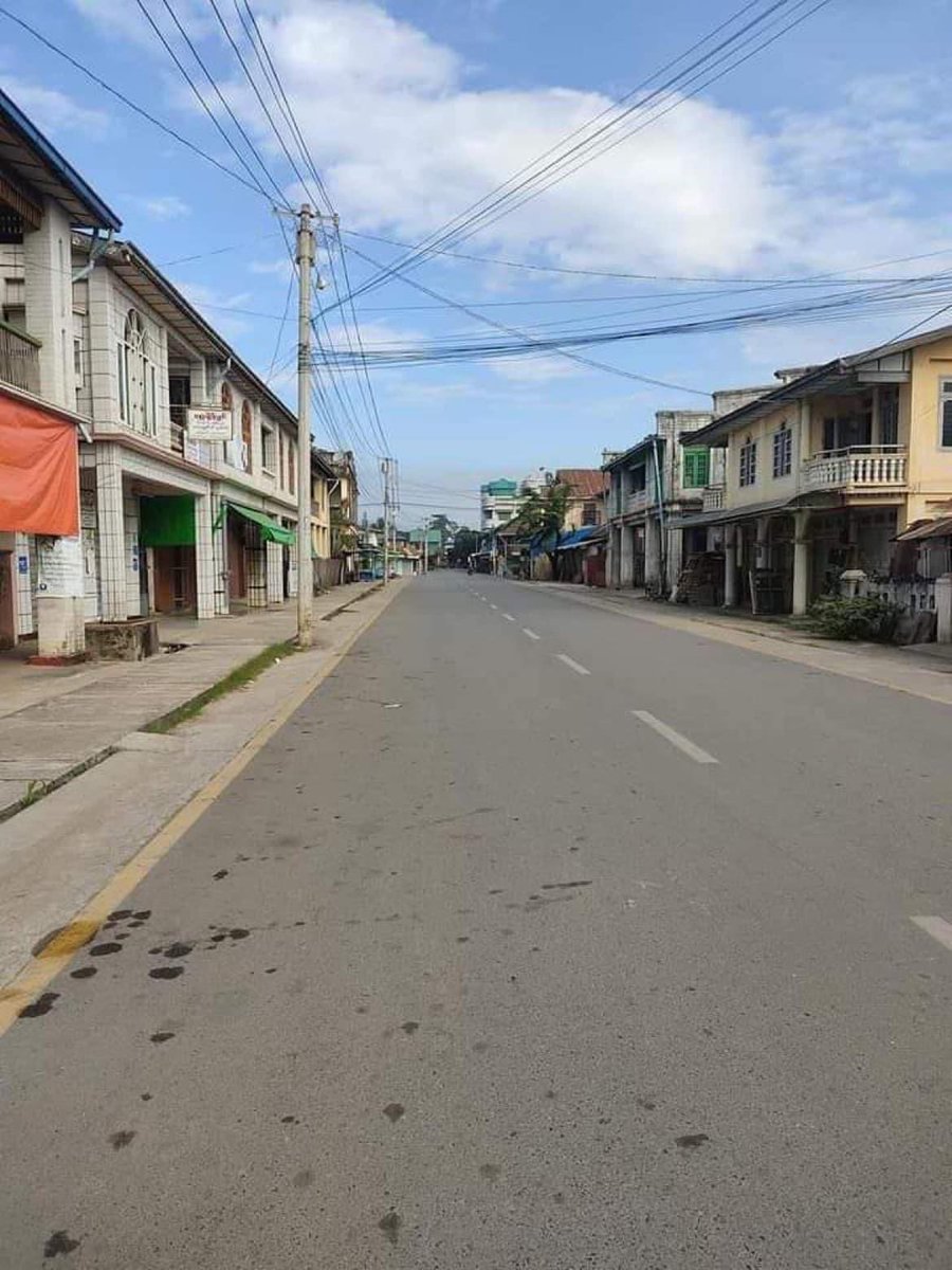 seriouslyaoony's tweet photo. Along with the National Silent Strike in Myanmar, morning scenes of Tibaw Town at around 9:00 am in northern Shan State.   #SilentStrike #OurCityOurRules #Dec10Coup #WhatsHappeningInMyanmar https://t.co/Xzrx6TS96E