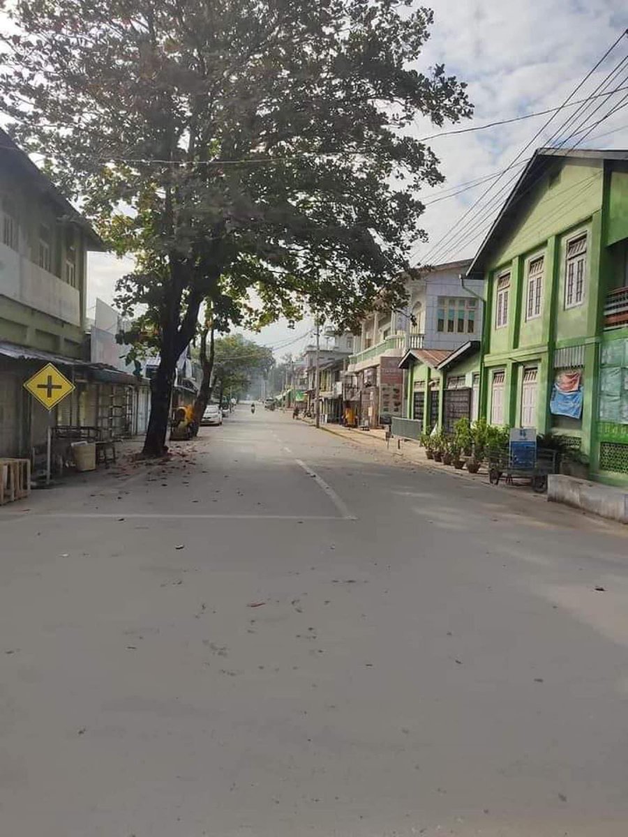 seriouslyaoony's tweet photo. Along with the National Silent Strike in Myanmar, morning scenes of Tibaw Town at around 9:00 am in northern Shan State.   #SilentStrike #OurCityOurRules #Dec10Coup #WhatsHappeningInMyanmar https://t.co/Xzrx6TS96E