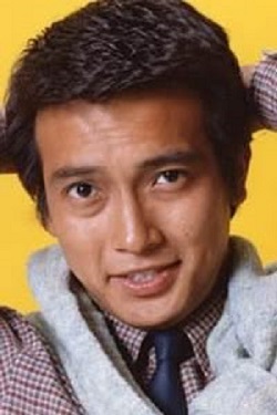 Uzivatel 金子アツシ Na Twitteru オフクロとしては 当時ヒットチャートを賑わせていた清水健太郎のヘアスタイルなら真似るだろう と思っていたらしい 左 母親が望んだもの 右 アホ息子がやったきたもの そら 怒るわね わっはっは T Co Gth2iqgj