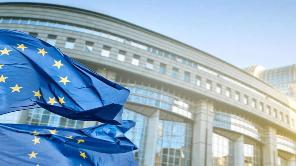 CEOE_Campus's tweet photo. "La #Empresa ante los #FondosEuropeos"
#NextGenerationEU y Marco Financiero Plurianual 2021-2027
📅 17 Enero - 7 Marzo 2022
⏲️25 horas   👨‍💻👩‍💻 Presencia Virtual (zoom)
Expertos docentes: @socias_luis, Gonzalo Arana, Silvia Pajares, @AlejandroTosina 
https://t.co/sAFotupxU4 https://t.co/MRy7KqeakA