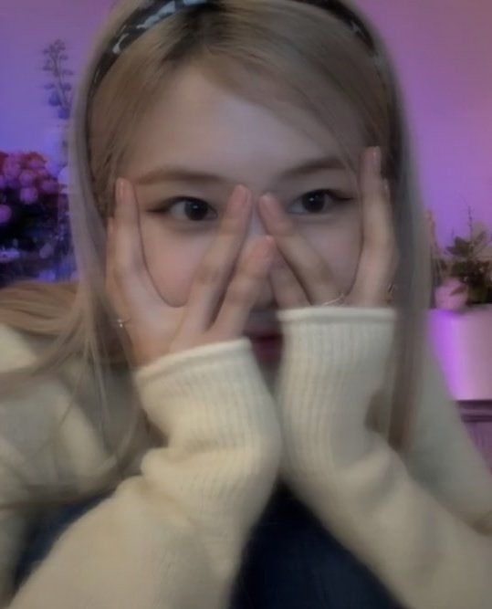 Chỉ có sự cố gắng mới giúp đc chúng ta lúc này
I vote #MAMAVOTE #rosé