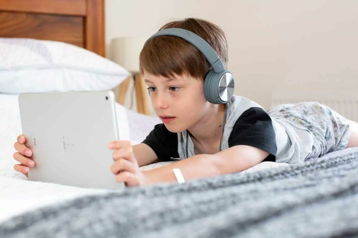 Dutch4Kids's tweet photo. Alle leerlingen van Dutch for Kids krijgen een gratis abonnement op https://t.co/M6ZSIteijA. Helaas is dit abonnement alleen bruikbaar tijdens Nederlandse schooltijden. 

In ons blogbericht een aantal toffe downloads die altijd gebruikt kunnen worden.

https://t.co/4Aj0wt2eV4 https://t.co/ZobEYhSCzS