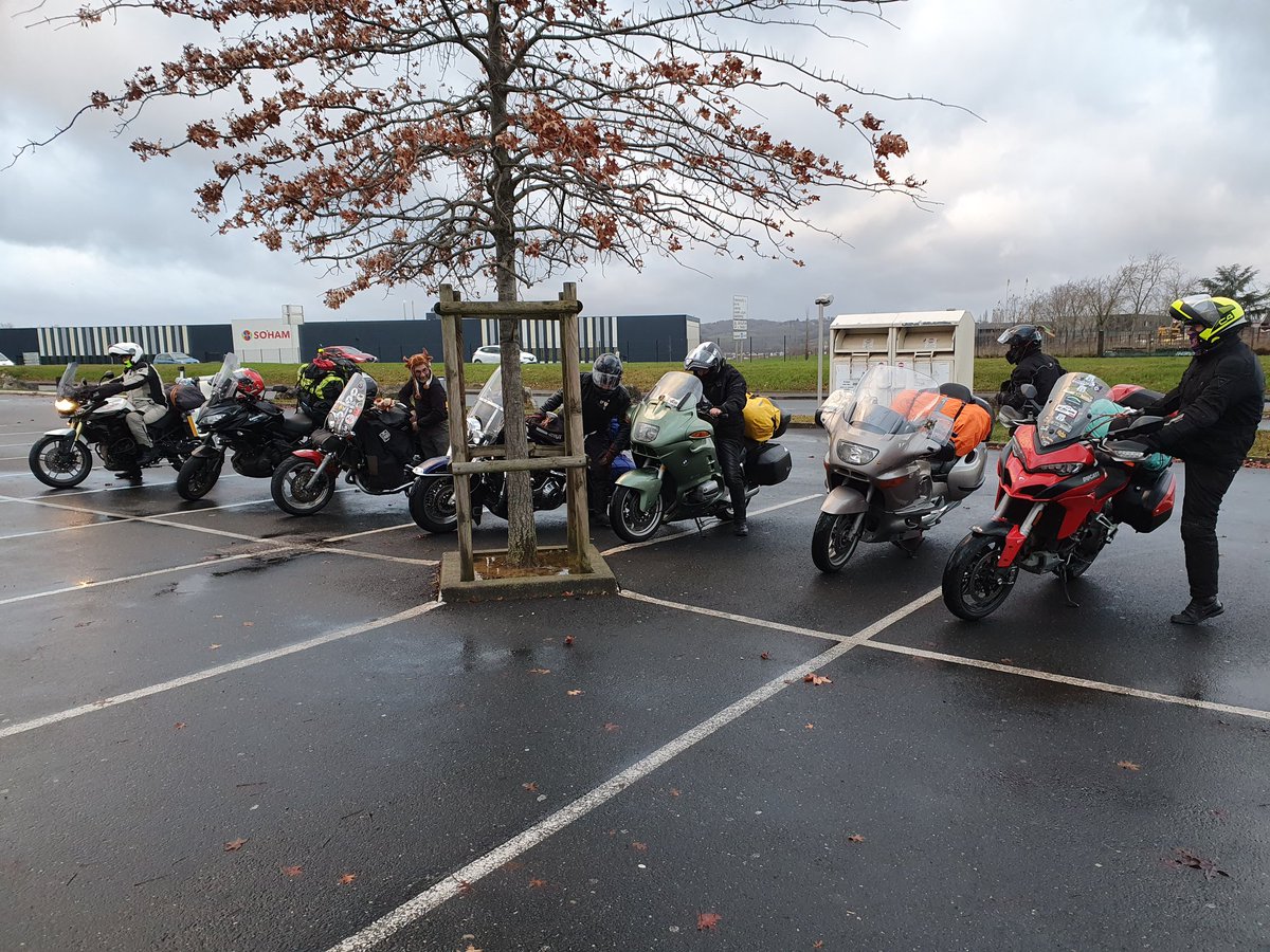 Philipmog1's tweet photo. Brrrrr! Bit chilly! down at the Carrefour in Brive doing sossys and coffee for the Motards going to the Calmos rally. #FFMC19 https://t.co/4rn4Q9JEdE