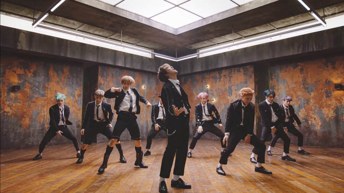 haeshyucks's tweet photo. haechan’s center part and high note both at the same time https://t.co/65TzciRtGG