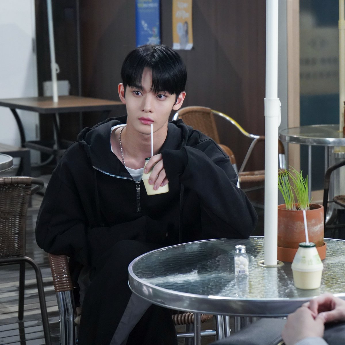 koktv_official's tweet photo. 🍌바나나 우유 마시는 이준이🐱
🔗https://t.co/nBEN4cdsAP

#계정을삭제하였습니다 #UserNotFound #신소현 #배진영 #한예지 #안세민 #정현지 #CIX #baejinyoung #Kdrama #korean #webseries #콬TV https://t.co/dixSKoqogT