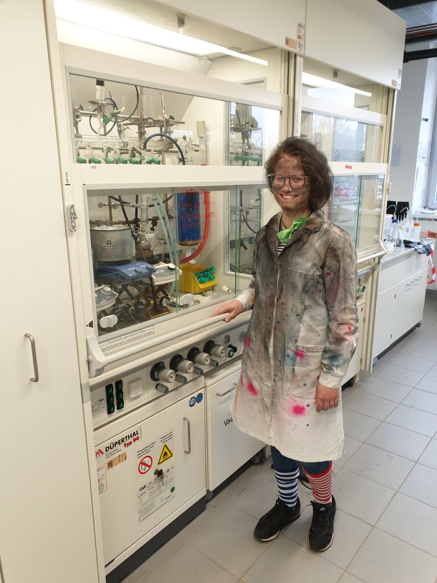 scheschkewitz's tweet photo. Congratulations to @ALThoemmes, the carnival enthusiast @scheschkewitz group, for the award of a Kekulé Fellowship by the Fonds of the Chemical Industry @chemieverband. Well done, Anna-Lena 👏🏼 She will be continuing her research on Ge=Ge polymers https//:https://t.co/5oZD7deNsr https://t.co/99HcN7KIp2