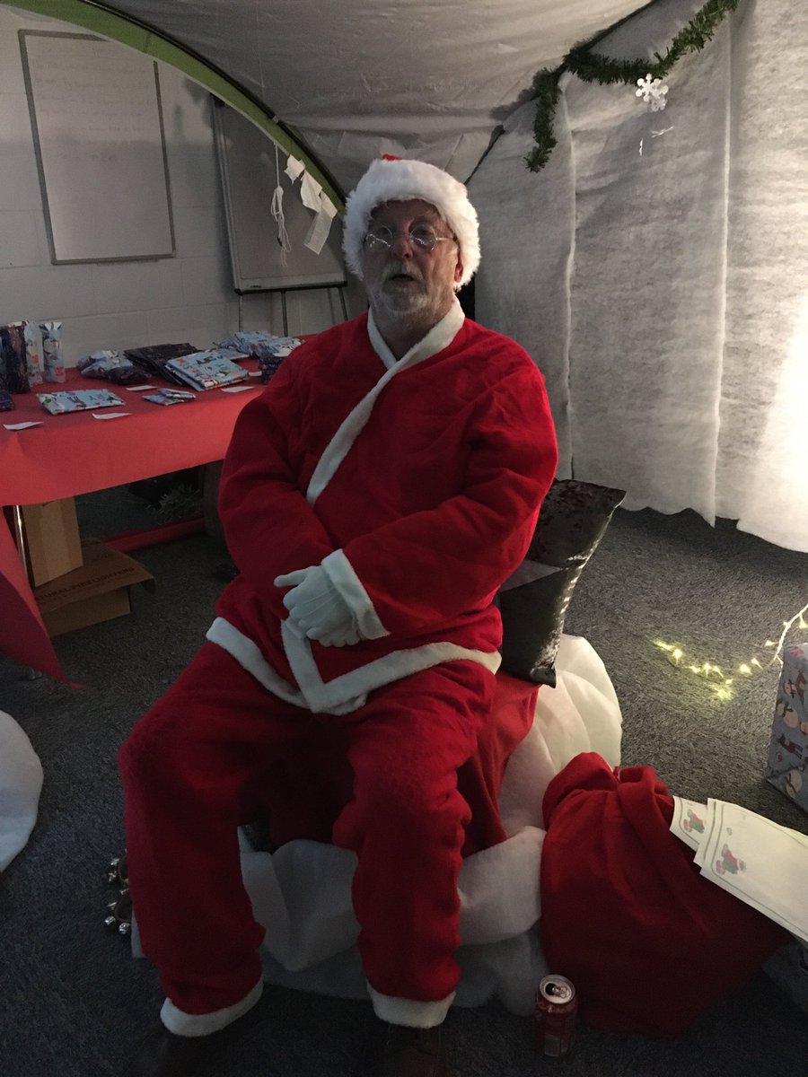 Wonderful Greenstead Community Christmas event yesterday! Thank you ⁦<a href="/StJohnsColch/">St John's Colchester</a>⁩ for the choir and impressive grotto for Santa.  God’s blessings flowed freely. What an evening! ⁦<a href="/StJohnsColch/">St John's Colchester</a>⁩ ⁦@ruthiejp⁩ ⁦@bishcolchester⁩