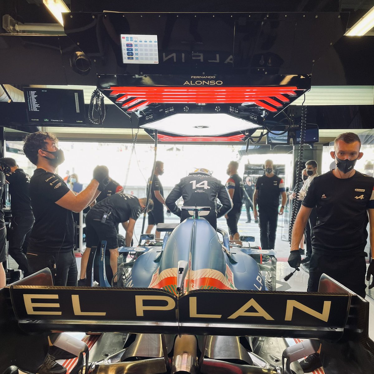 AlpineF1Team's tweet photo. #FP1 time and… #ElPlan! 

#AbuDhabiGP https://t.co/s6Fo5KSckP