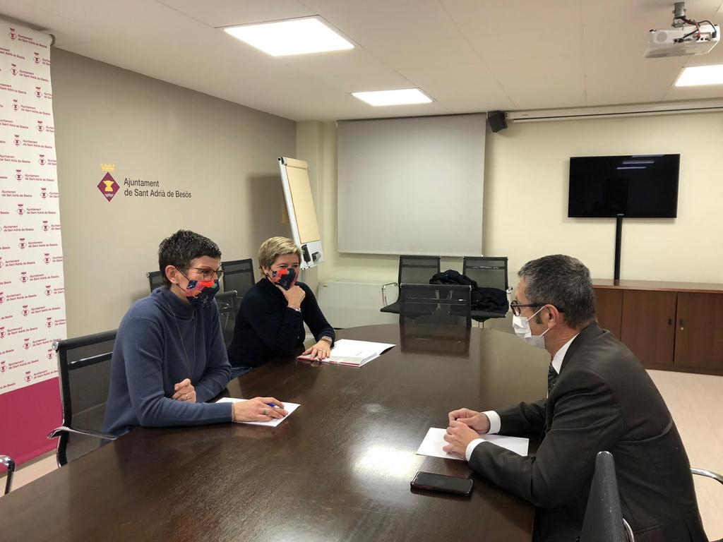 CaneteFilo's tweet photo. Reunió de treball amb la regidora Ruth Soto i el nostre referent parlamentari en matèria de Territori, Jordi Terrades.

Hem tractat tres temes durant la reunió:
➖Platja Litoral.
➖PDU  de les 3 Xemeneies.
➖Bus Vao.

@jterrades https://t.co/o3SLAqerVc
