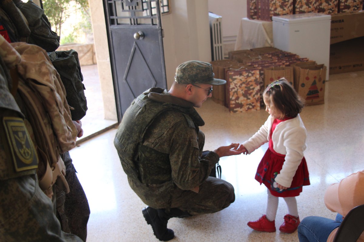 RealNewsAleppo's tweet photo. The Syrian # asylum for # girls-orphans "El Fattad Aliatima" has received another batch of # humanitarian aid from # Russian military personnel. Food kits, warm clothes and equipment necessary for the educational work of the institution were delivered to the orphanage. https://t.co/Uf0qPj4jEV