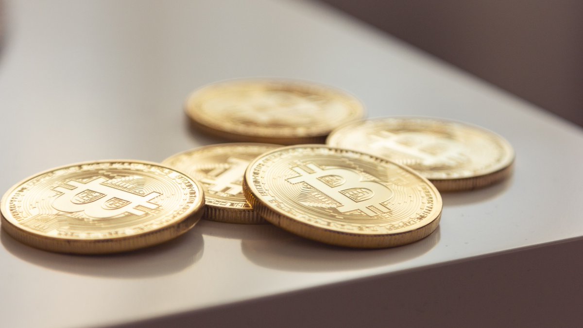 Payperlesscom's tweet photo. #Payperless is here to simplify your managing and exchanging needs.

Use Payperless to spend #Cryptocurrency on goods and services worldwide with our user friendly and easy to use mobile wallet! 
 
Learn more today: https://t.co/16XNFOK26M https://t.co/b18rqwaDKd