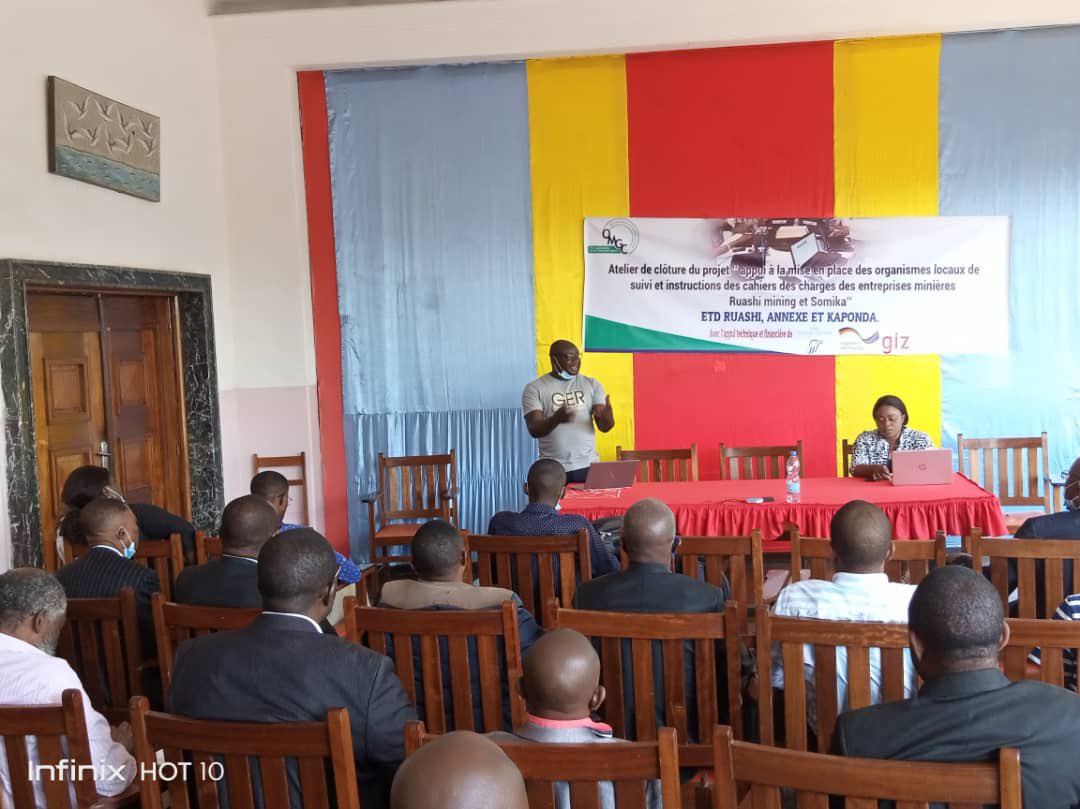 CongoMines's tweet photo. RDC_Mines:#OMGC, @CarterCenter et #GIZ organisent l'atelier de clôture du projet d'appui à la mise en place des organismes d'instruction et de suivi des cahiers des charges de #RuashiMining et #SOMIKA à #Lubumbashi et dans la chefferie de Kaponda dans le Haut-Katanga. https://t.co/EB2aKjnuS1