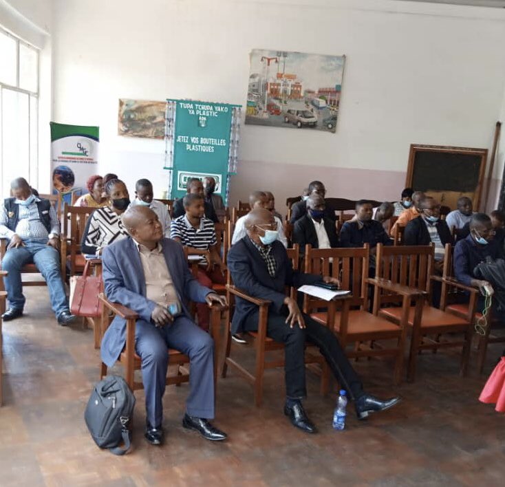 CongoMines's tweet photo. RDC_Mines:#OMGC, @CarterCenter et #GIZ organisent l'atelier de clôture du projet d'appui à la mise en place des organismes d'instruction et de suivi des cahiers des charges de #RuashiMining et #SOMIKA à #Lubumbashi et dans la chefferie de Kaponda dans le Haut-Katanga. https://t.co/EB2aKjnuS1