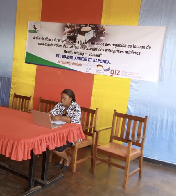 CongoMines's tweet photo. RDC_Mines:#OMGC, @CarterCenter et #GIZ organisent l'atelier de clôture du projet d'appui à la mise en place des organismes d'instruction et de suivi des cahiers des charges de #RuashiMining et #SOMIKA à #Lubumbashi et dans la chefferie de Kaponda dans le Haut-Katanga. https://t.co/EB2aKjnuS1