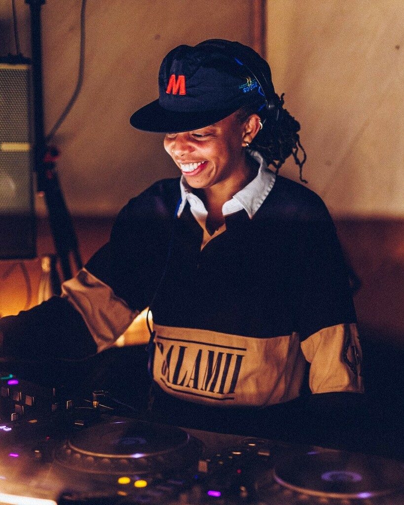 djoonclub's tweet photo. Quelques souvenirs de la release party de Wake Up, le nouvel EP de Didi Han sorti chez @rochemusique 🧡

Pour rappel les sets de @yesleleon et @didi_han_ sont toujours dispo sur Youtube !! 

📸 @sbyconnection https://t.co/j7Z0ZopD4a https://t.co/VhhrFnqySB