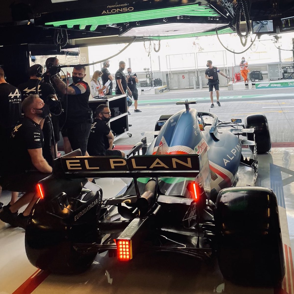 AlpineF1Team's tweet photo. #ElPlan is on track. As is @alo_oficial and @OconEsteban, both on the Soft @pirellisport tyre. Esteban P3 👌

#AbuDhabiGP https://t.co/SbQ6VhBZ16