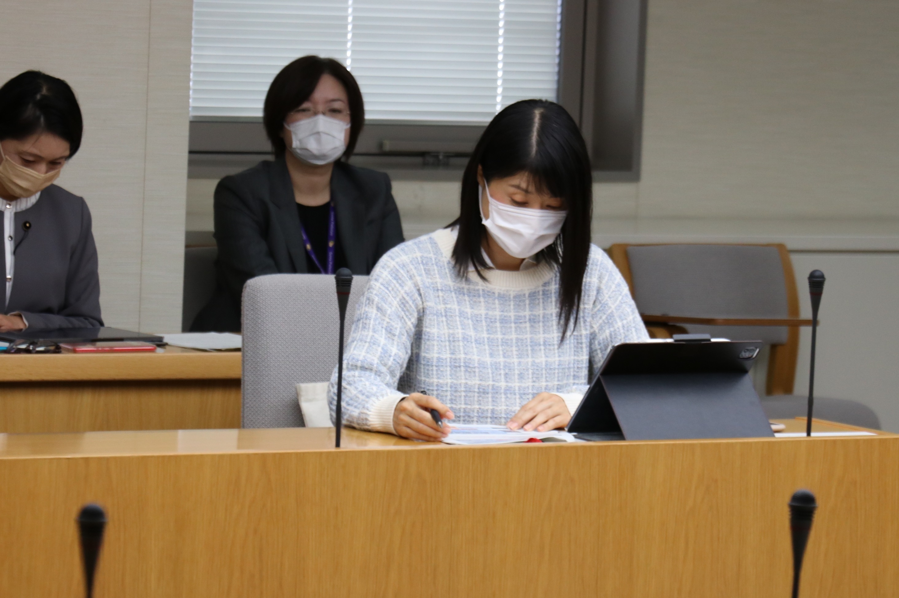 群馬県議会 12月９日に開催された新型コロナウイルス感染症対策特別委員会の様子を図書広報委員のあべともよ議員がレポートしました 県議会フェイスブックに掲載しましたので ぜひご覧ください T Co Mthkusf3im 群馬県議会 T Co