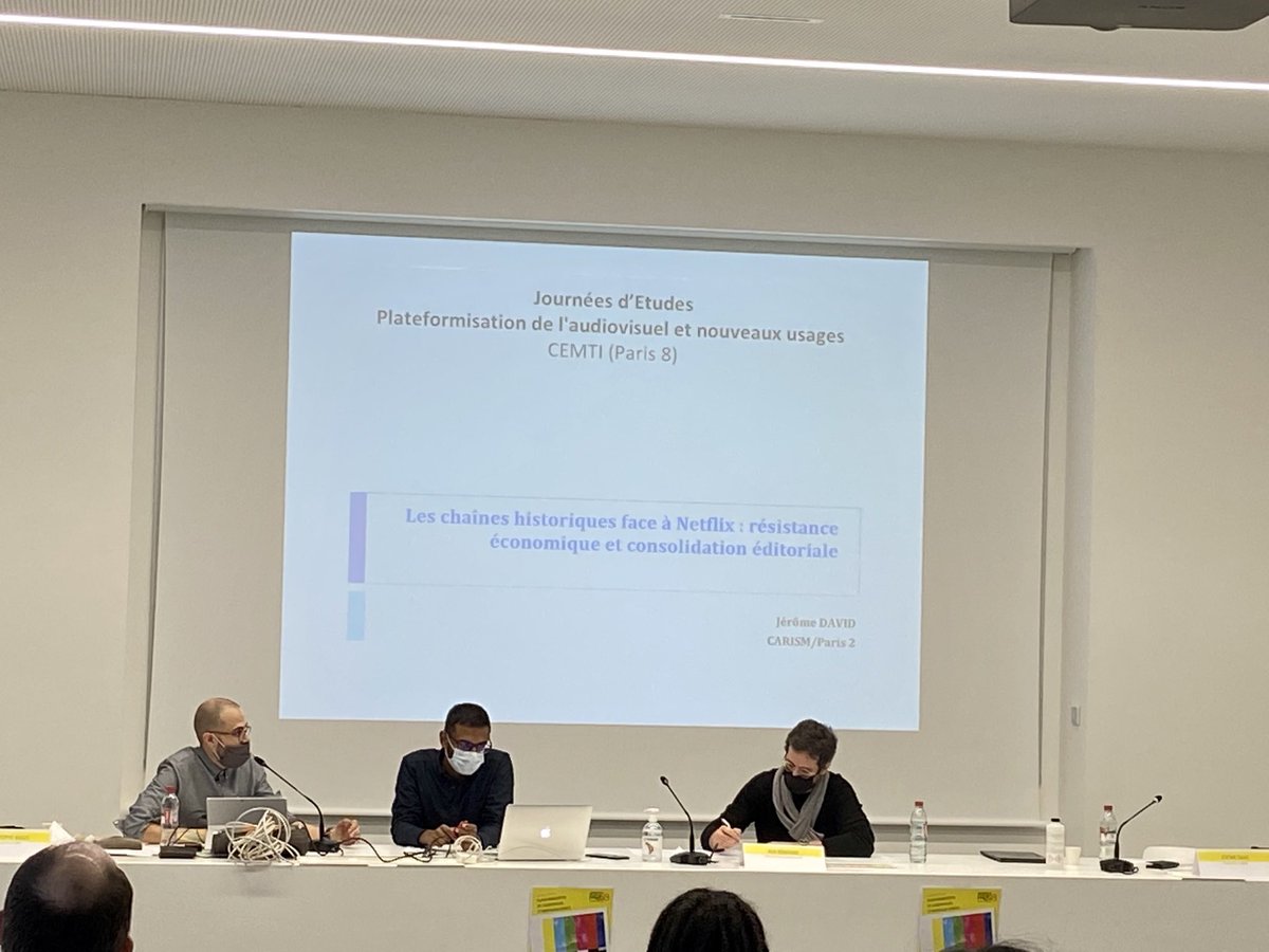 maxime_cervulle's tweet photo. JE #Plateformisation de l’audiovisuel et nouveaux usages : Jérôme David prend la parole pour interroger les tensions entre les chaînes historiques et Netflix @UnivParis8 #CEMTI https://t.co/ts6hJqAkiG