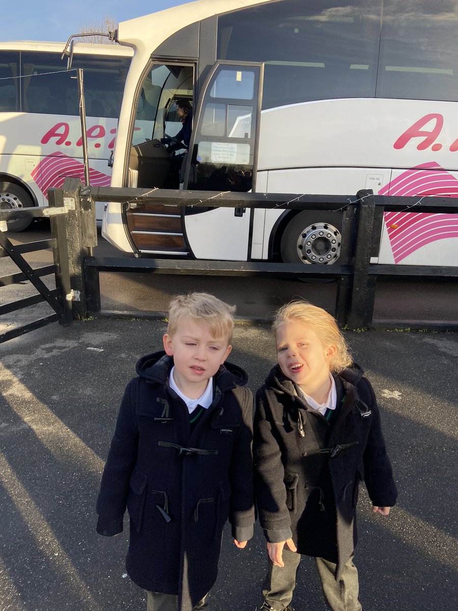 woodlandsGW's tweet photo. Off to the panto @QueensTheatreH to see #Aladdin #SoExcited #WoodlandsWay https://t.co/P316evk9Zi