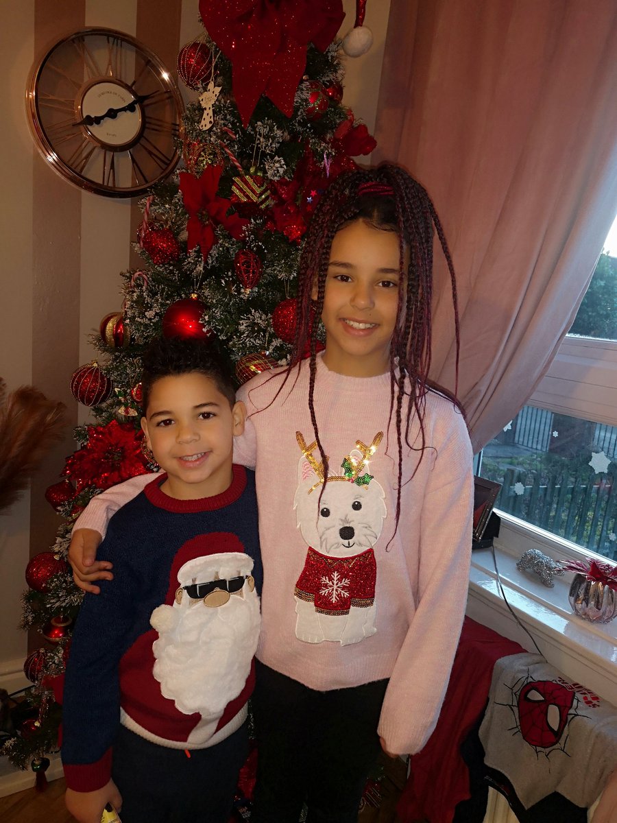 leannecienna's tweet photo. Xmas jumper day 🎅 https://t.co/hfjI98sCTY