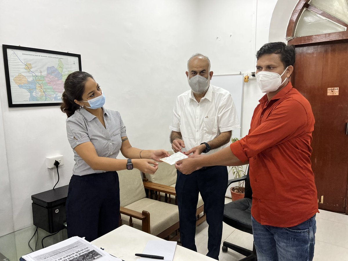 CharmieParekh's tweet photo. In an attempt to ensure timely,speedy and convenient-for-citizens disbursal of land acquisition compensation amount,a single-visit single-window approach has been adopted at @CollectorDnh office. At today’s LAQ compensation distribution camp for Anganwadis. https://t.co/ktNsRhzMYO